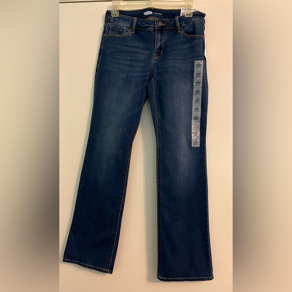 NWT Old Navy Bootcut jeans- size 6 short